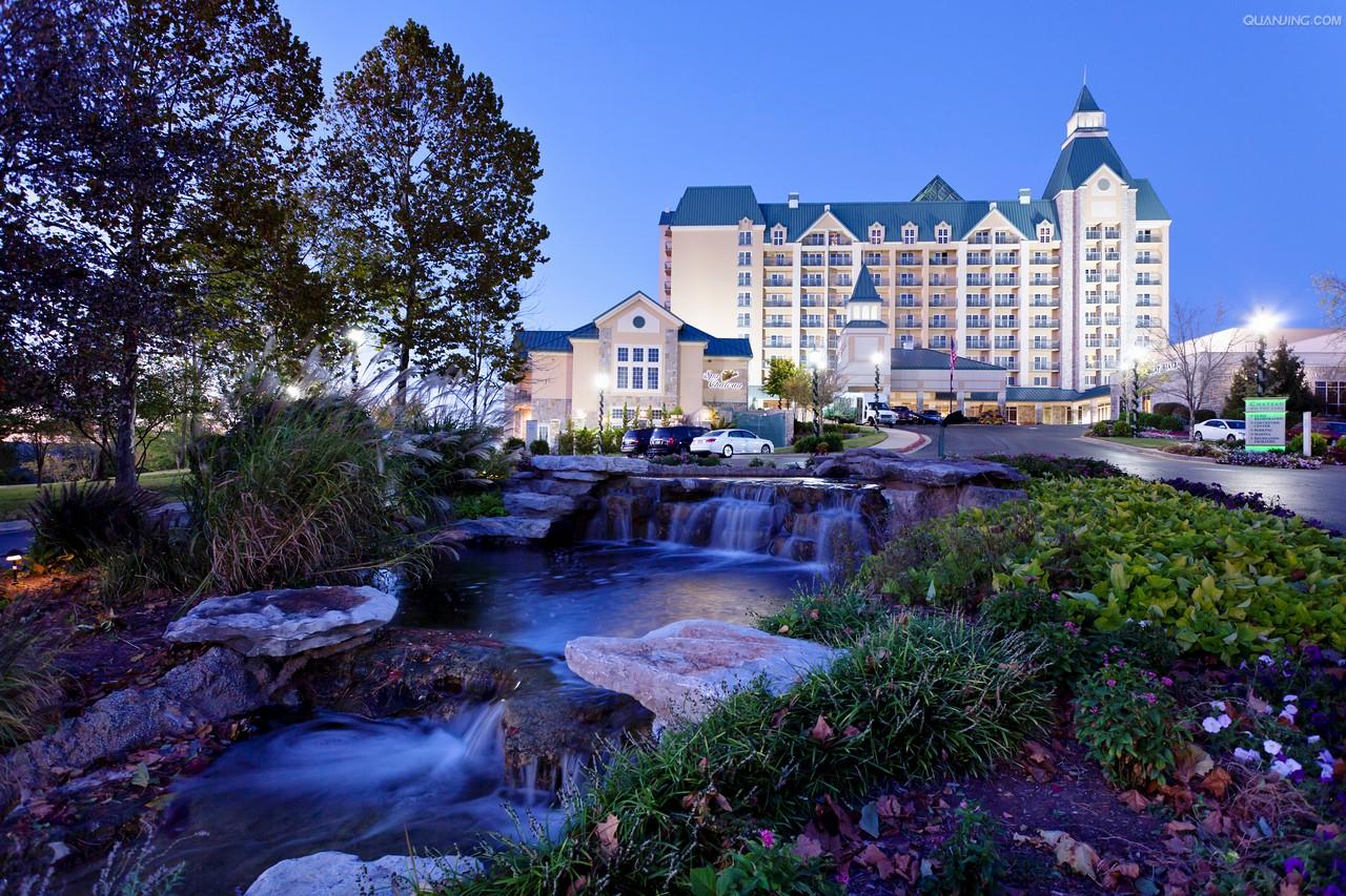  p>在国外流行的resort,中文解释"度假村",意为提供一个亲近大自然的