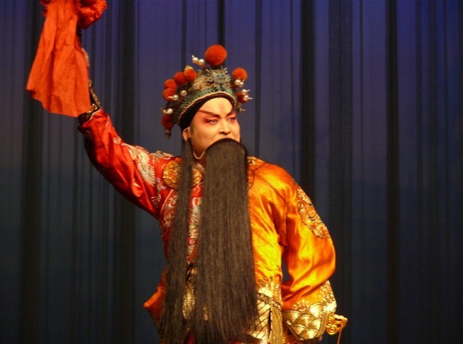  p>乌鲁木齐市秦剧团是秦腔艺术传播到新疆最早的秦腔剧社,经历了清代