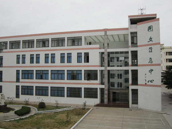  p>盐城市田家炳中学(yancheng tianjiabing high school),简称"田中"
