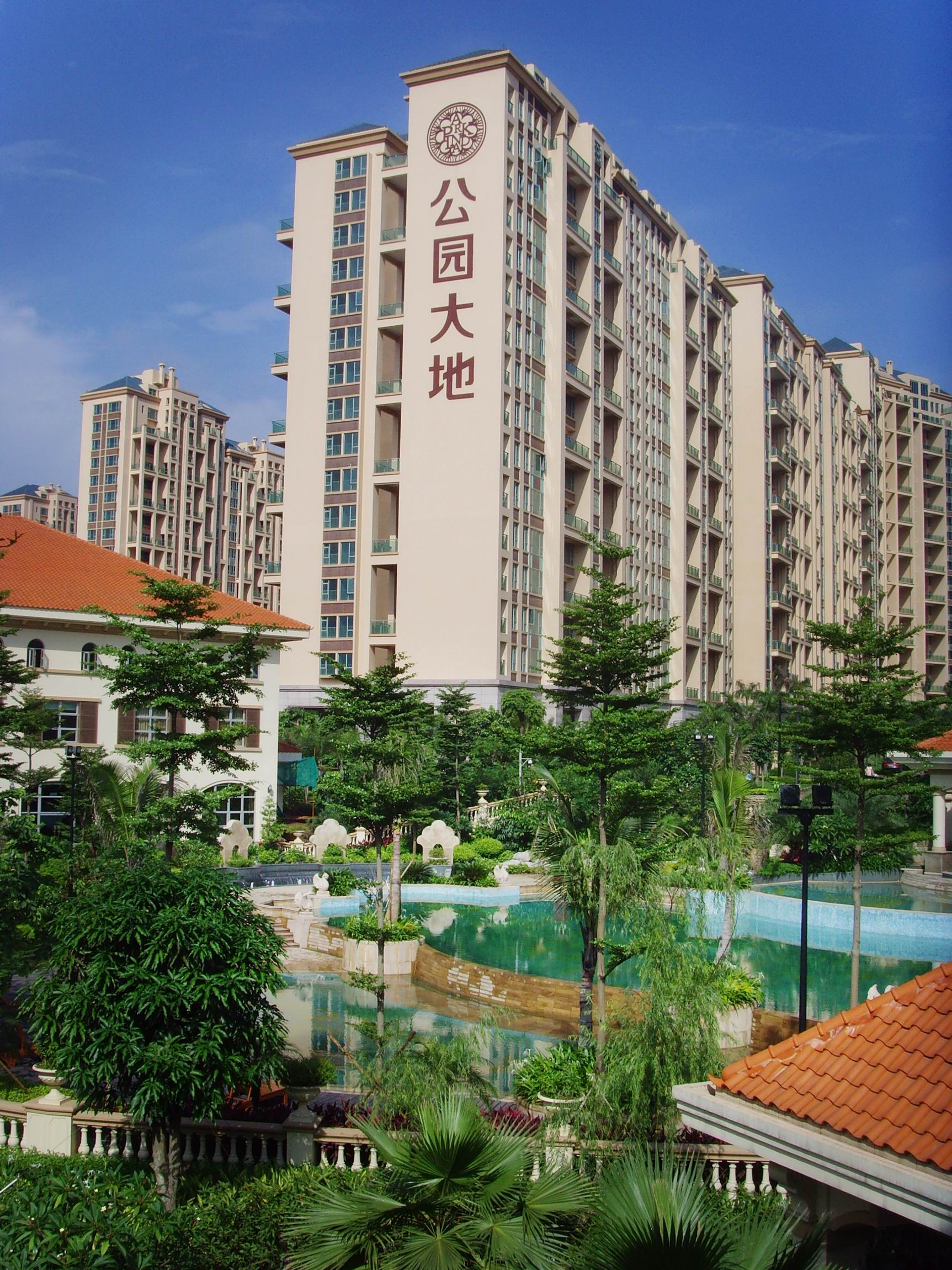 >公园大地,位于 a target="_blank" href="/item/龙岗中心城/4186977"