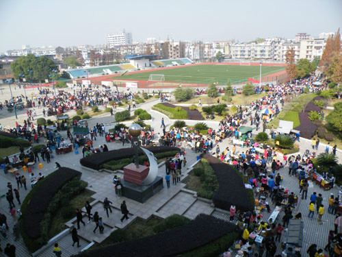  p>玉山县第一中学位于江西省 a target="_blank" href="/item/玉山县