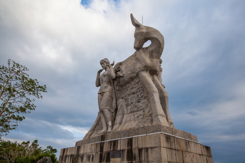  p>鹿回头山顶公园坐落在三亚西南端 a target="_blank" href="/item