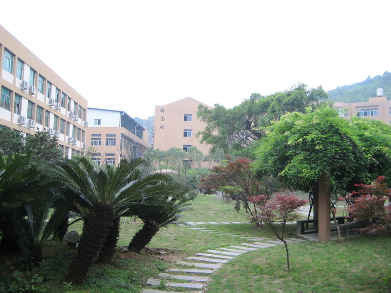  p>瑞安市瑞祥高级中学有成功人士温横成创办,1998年担任法人代表.