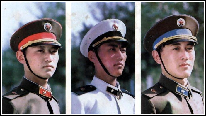 为了配合军衔制的实施,从1981年开始,我军便着手新一轮军服改革工作.