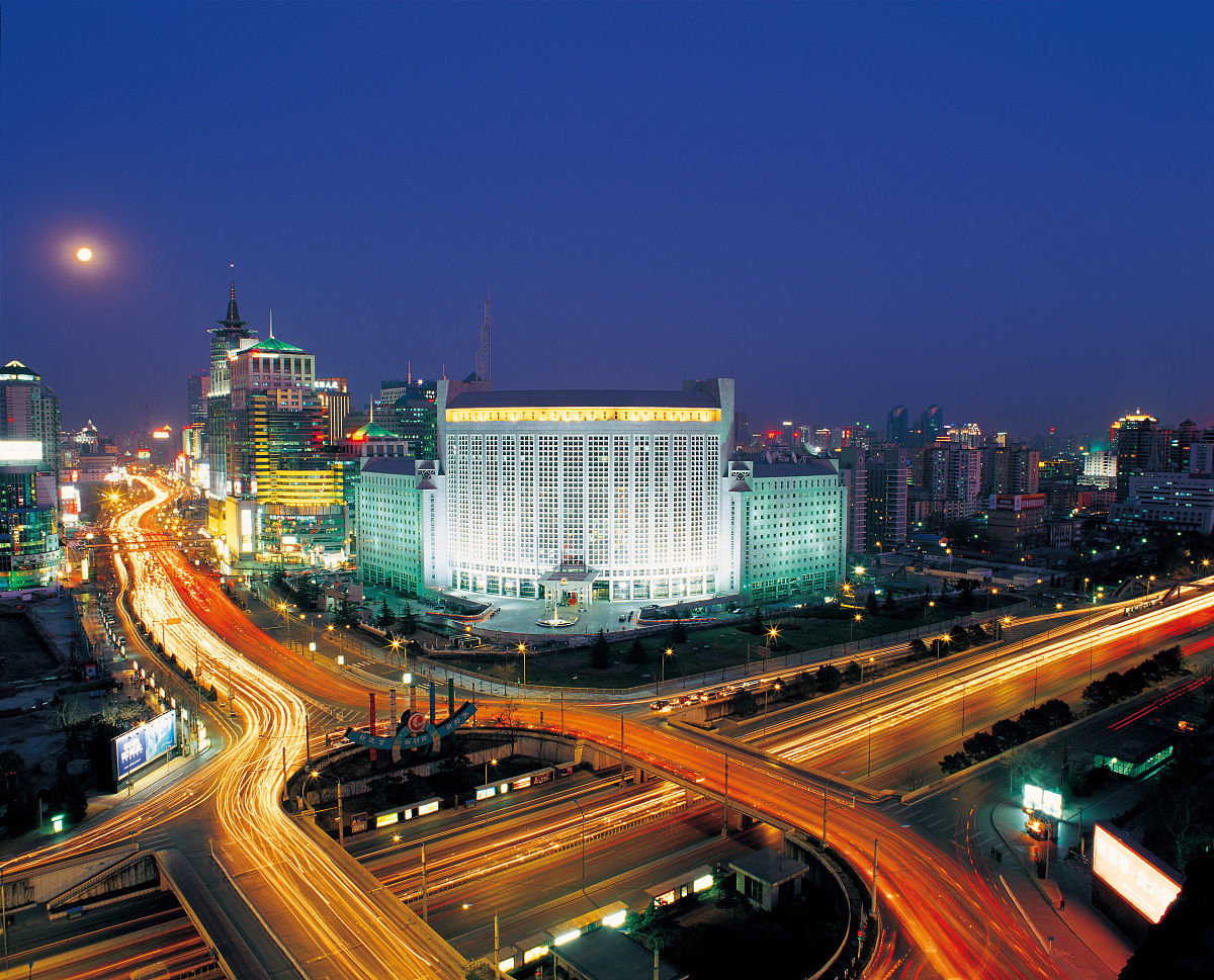  p data-id="gnyuqkwruw">朝阳门桥位于北京市朝阳门内大街,朝阳门外