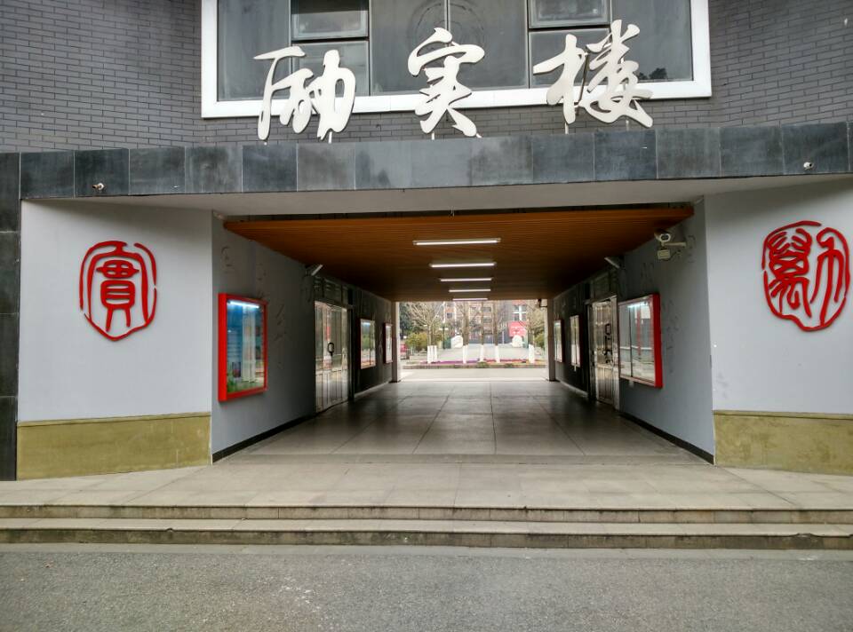 7874985" data-lemmaid="7874985">江阴市 /a>城区中心,简称江阴一 