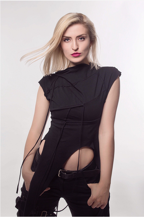  p data-id="gnwft1e4ry">姿娜,英文名zina blahusova,女, 1993年9月6