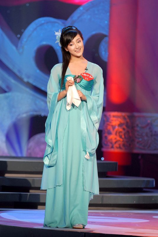  p data-id="gnx0onx8fz">薛宝琴,小说《 a t