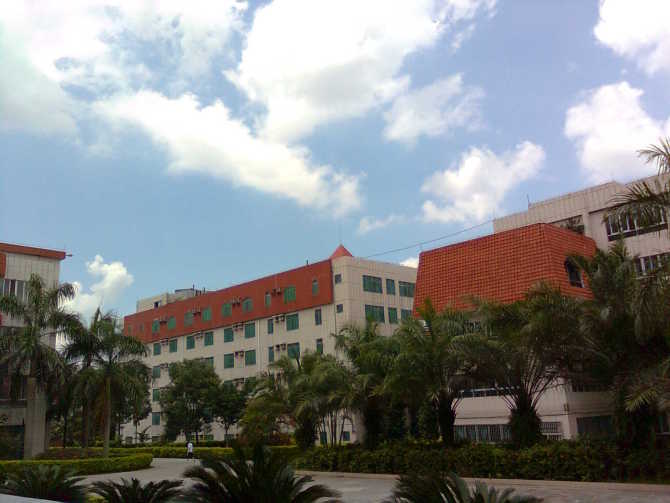 普宁新世界中英文学校