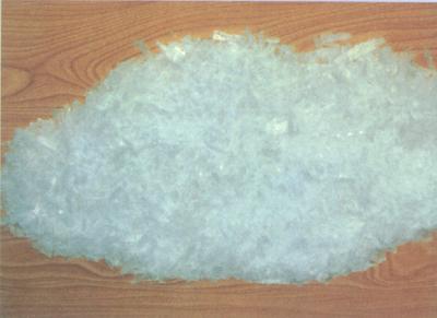  p>冰毒,即兴奋剂甲基苯丙胺,因其原料外观为纯白结晶体,晶莹剔透,故