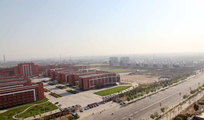  p>河北省沙河市第一中学是河北省重点中学,有50多年的办学历史.