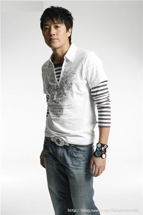  p>金来沅(英文:kim rae won),1981年3月19日出生于韩国江原道江陵