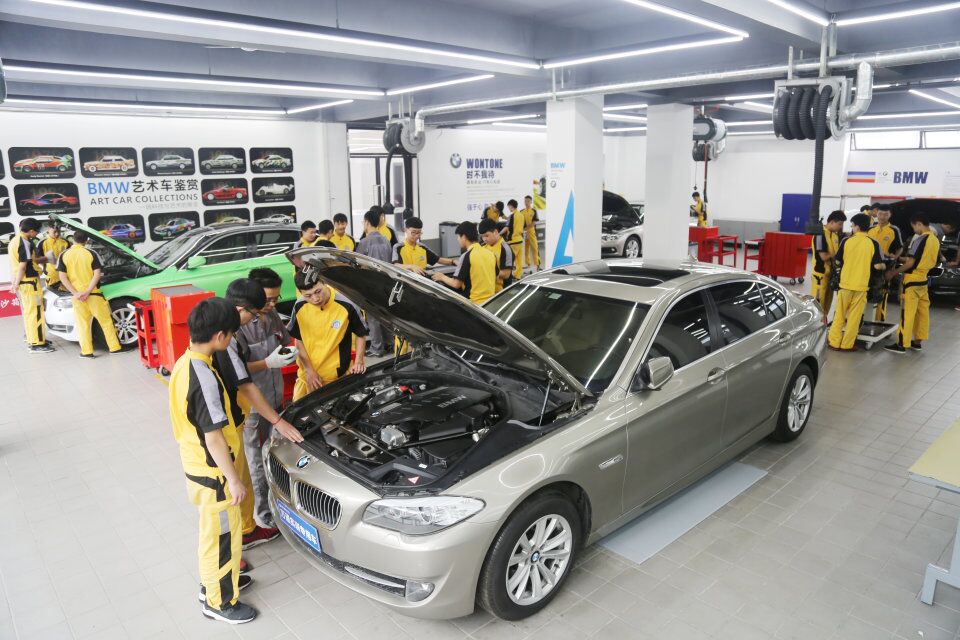 成都万通汽修学校