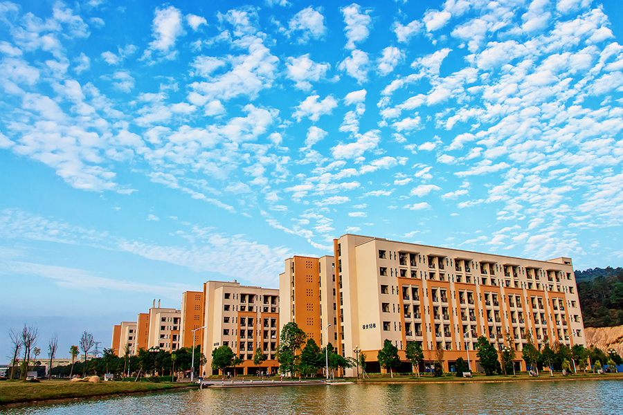 食品科学学院于2008年8月28日在广东药科大学中山校区正式挂牌成立,设