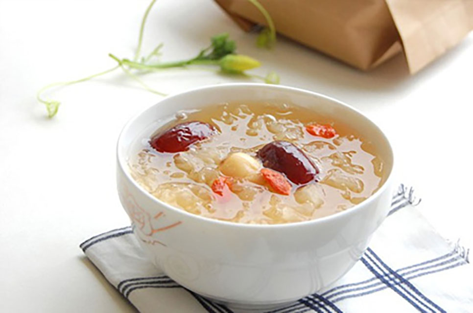 莲子大枣银耳羹