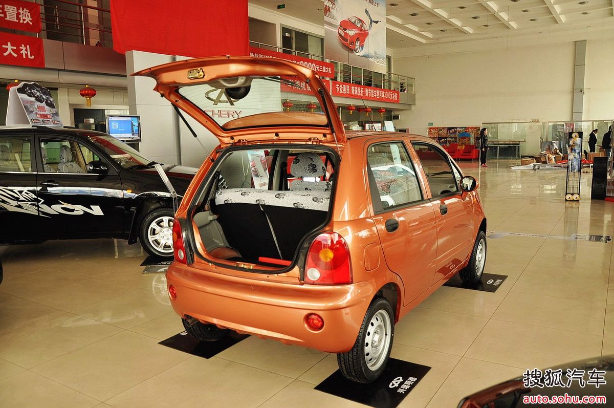  p>奇瑞qq3的主题词是"梦想,触手可及",寓意此车面向年青人和比较价廉