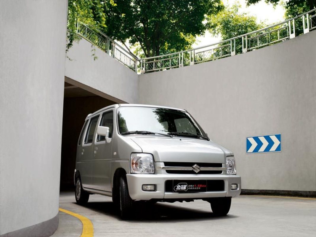  p>铃木北斗星是日本铃木公司推出的汽车品牌. /p>