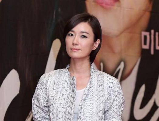  p data-id="gnwfhwqtt8">吴妍秀,1971年10月27日出生于韩国首尔,演员