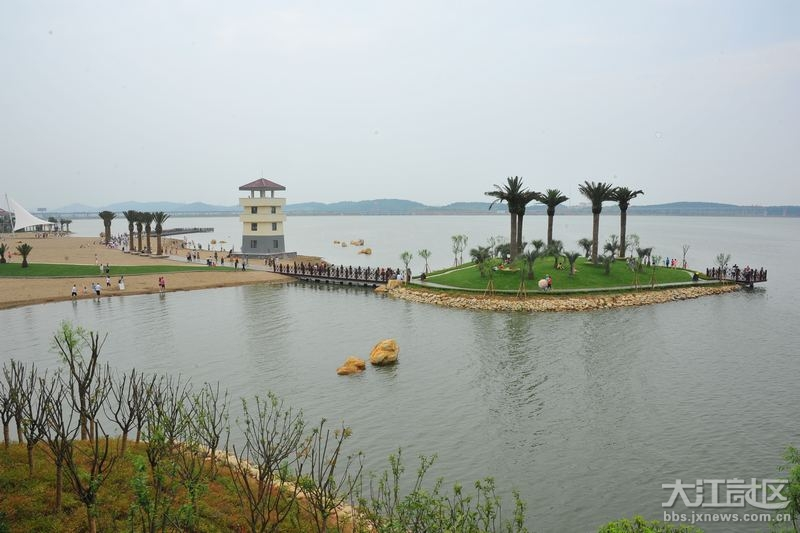  p>八里湖,湖名,位于 a target="_blank" href="/item/江西省