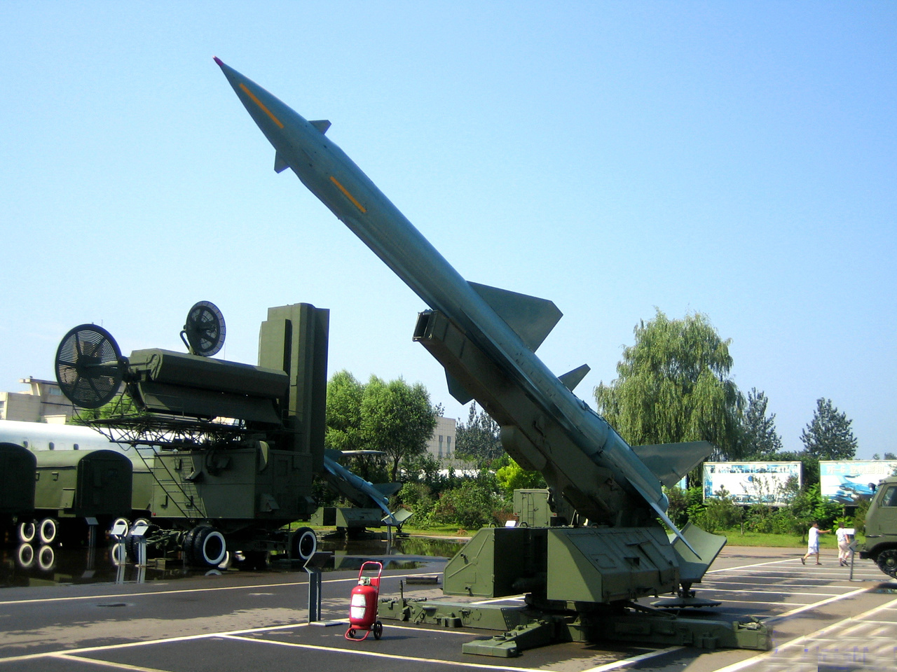 b-6 /b>),是中国北京航空学院(简称:北航)研制的高空高速无人驾驶靶机