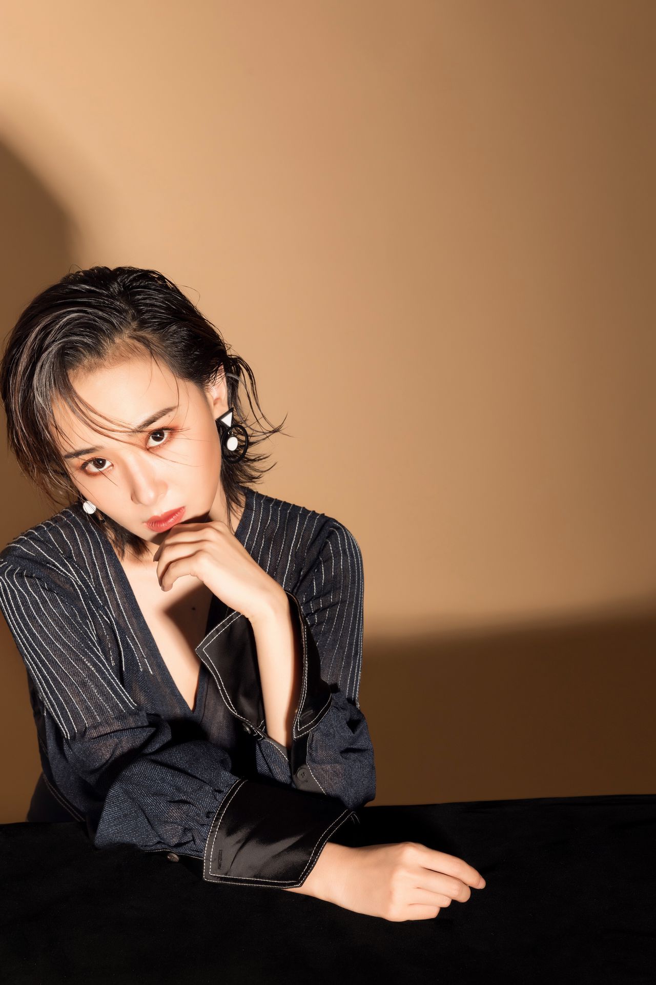  p>秦艺嘉,6月8日出生于北京市,中国内地女演员,毕业于 a target="