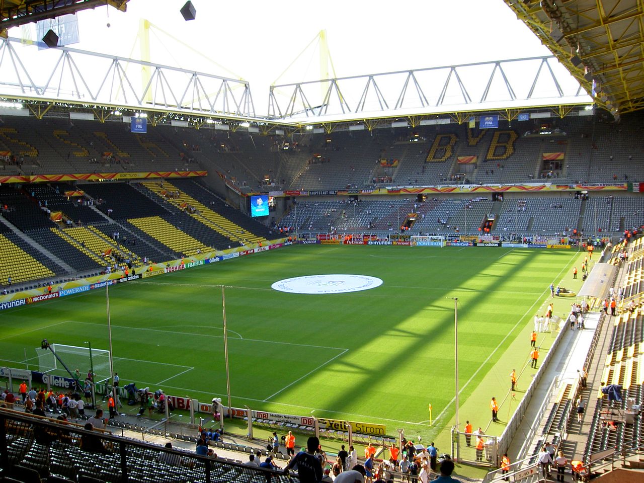  p>伊杜纳信号公园球场(signal iduna park)是德甲球队 a target="