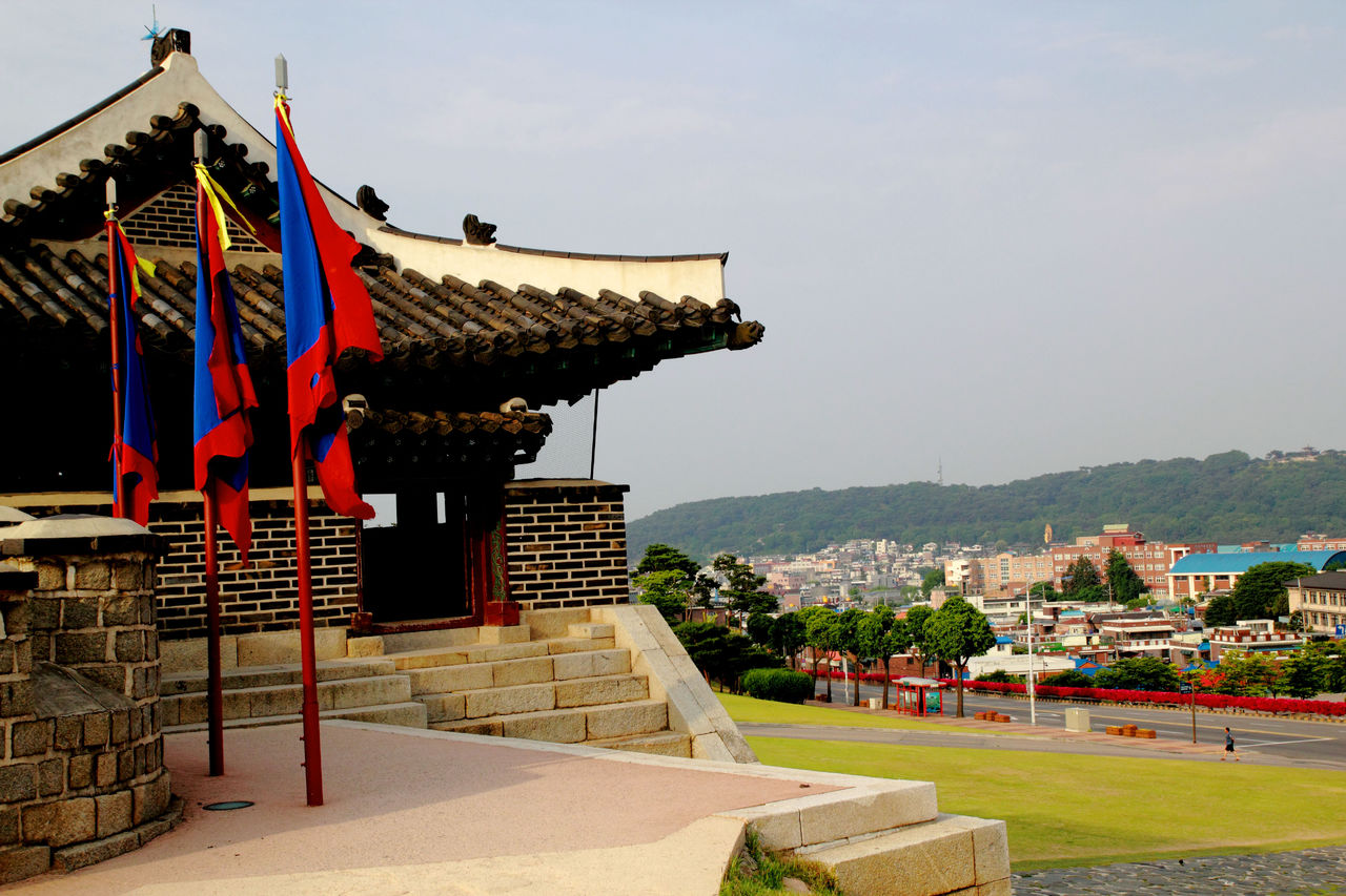  p data-id="gnyu3zzyff">水原城是韩国京畿道道厅所在地,市内保存有