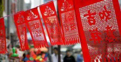 过年门上可不止贴春联，山东莒县还贴一种东西，已入选国家非遗_百科TA说