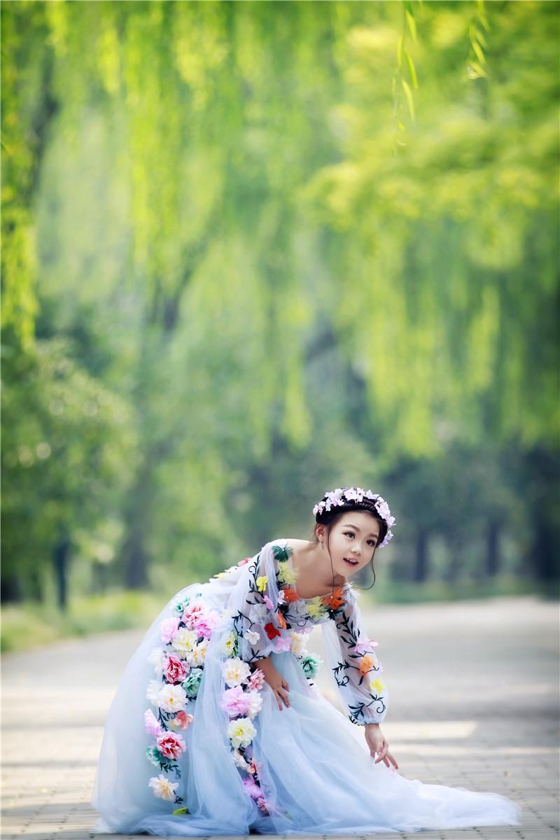 最美小晴雪为河南洛阳人,名唤佳依,还在上