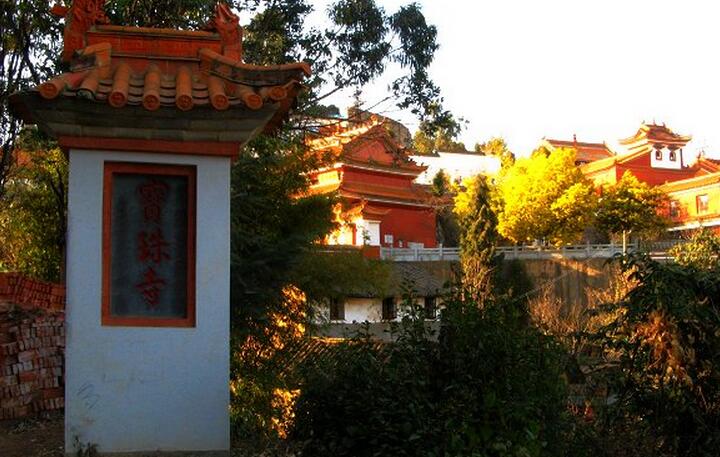  p>宝珠寺即云南省楚雄彝族自治州南华县宝珠寺,位于县城东北郊山麓