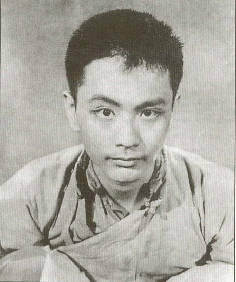  p>乡村少女金凤(林黛)自幼丧母,全仗父亲杜老海(陈又新)抚养长大