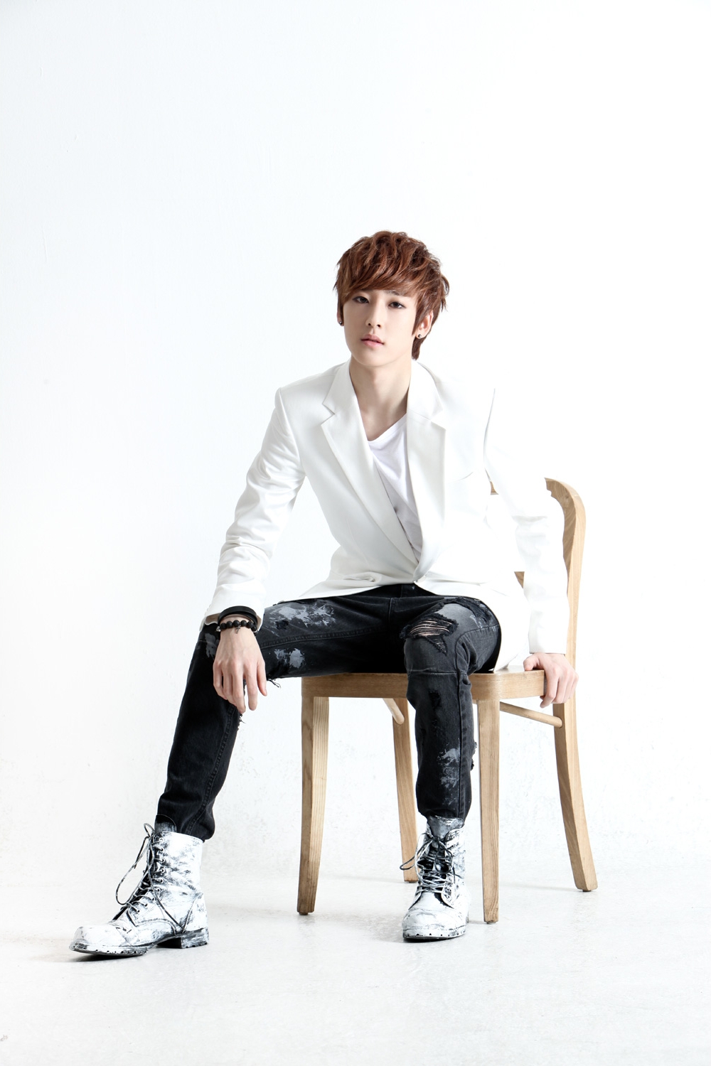  p>禹成贤(kevin),1991年11月25日出生于美国旧金山(三藩市),韩国男