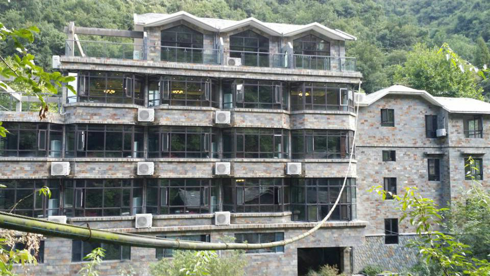  p>逸景园农家乐位于十堰市茅箭区百二河村大川路五十一号,座落于十房