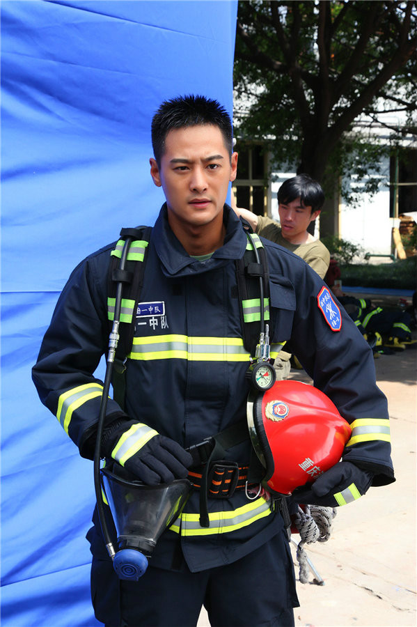  p>亓航,1984年6月17日出生于山东省,中国内地影视男演员,毕业于北京