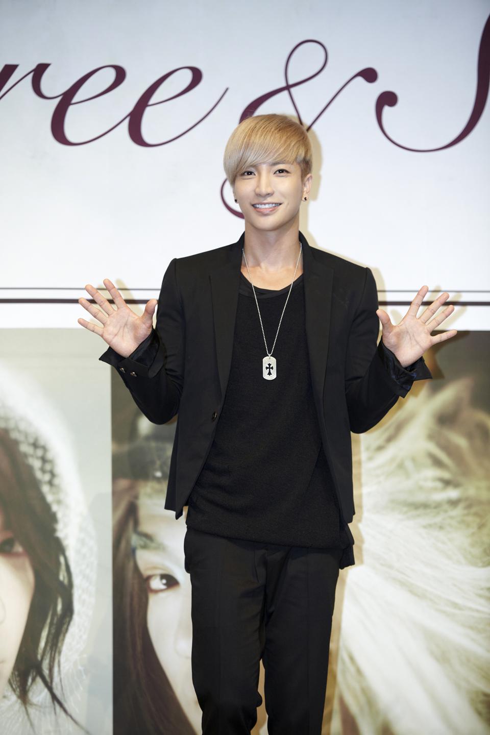  p>利特(      ),本名朴正洙(         ),1983年7月1日出生于韩国首尔