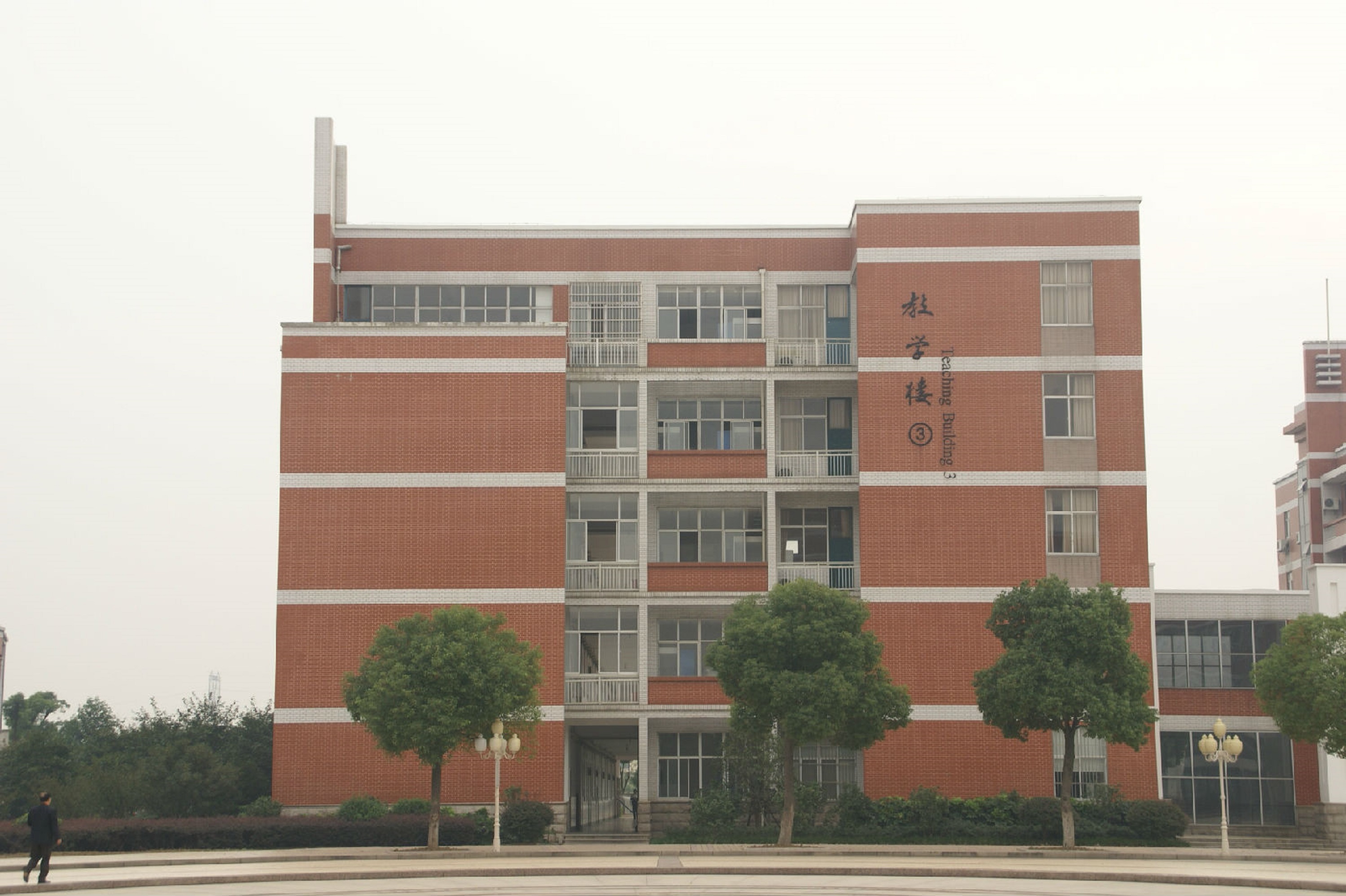  p>江苏省天一中学,简称"天一",创办于1946年,位于江苏省无锡市 a
