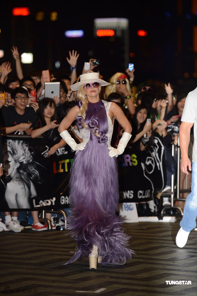  p>lady gaga,原名史蒂芬妮·乔安妮·安吉丽娜·杰尔马诺塔 i>