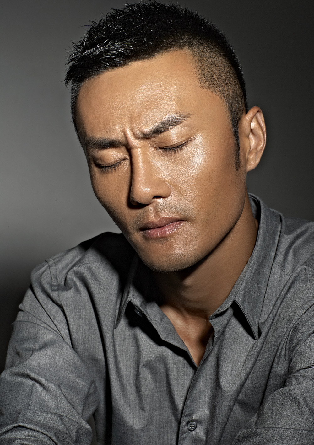  /p> p>2003年,参演都市浪漫爱情剧《佳人有约》,从而进入演艺圈.