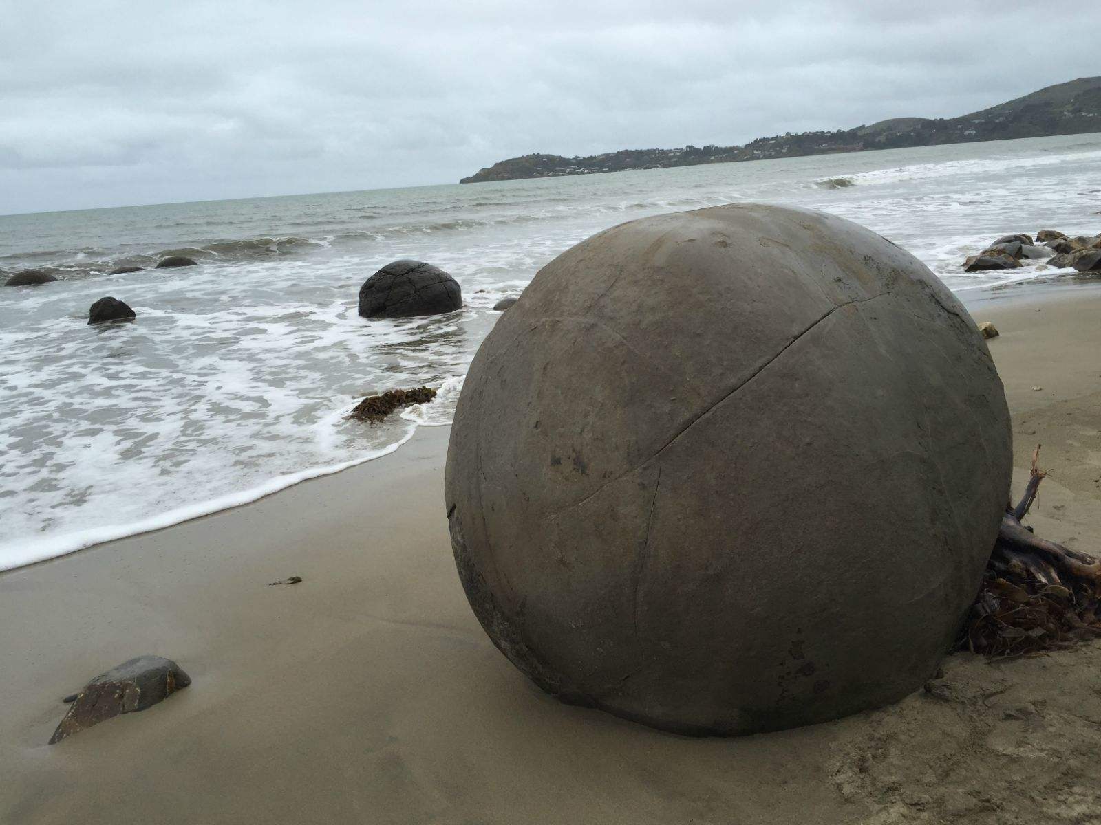 moeraki boulders