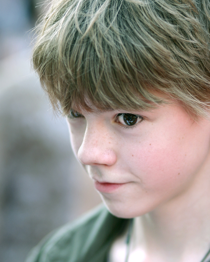  p>托马斯·桑斯特(thomas sangster),1990年5月16日出生于伦敦,英国