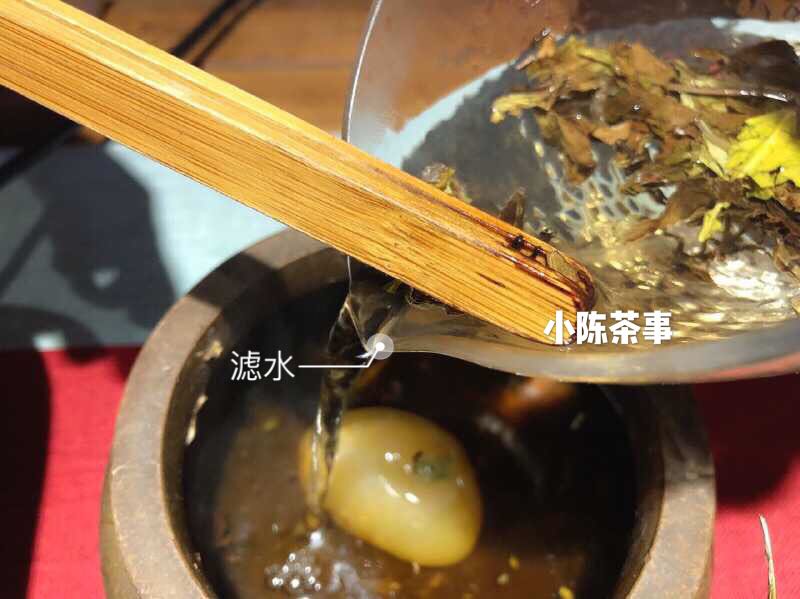 煮茶时，干茶和叶底分别怎么煮，村姑陈出招了，这样煮茶好喝百倍_百科TA说
