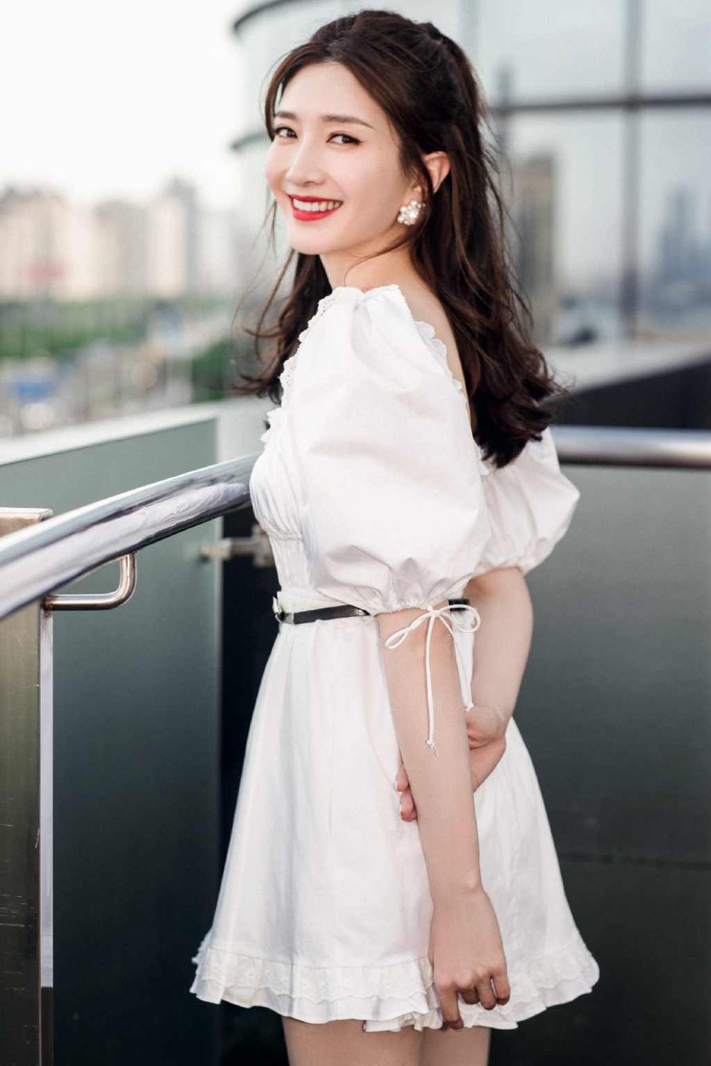  p>江疏影,1986年9月1日出生于上海,中国内地女演员,毕业于 a target=