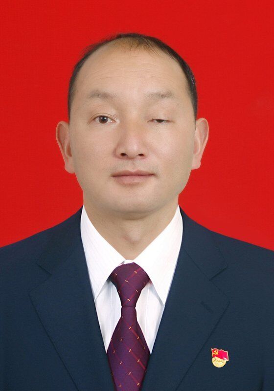 楚雄彝族自治州姚安县政务服务管理局党组书记,局长