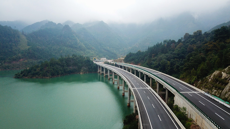 柳州高速公路 i>(wuzhou╟liuzhou expressway) /i>,简称"梧柳高 ""