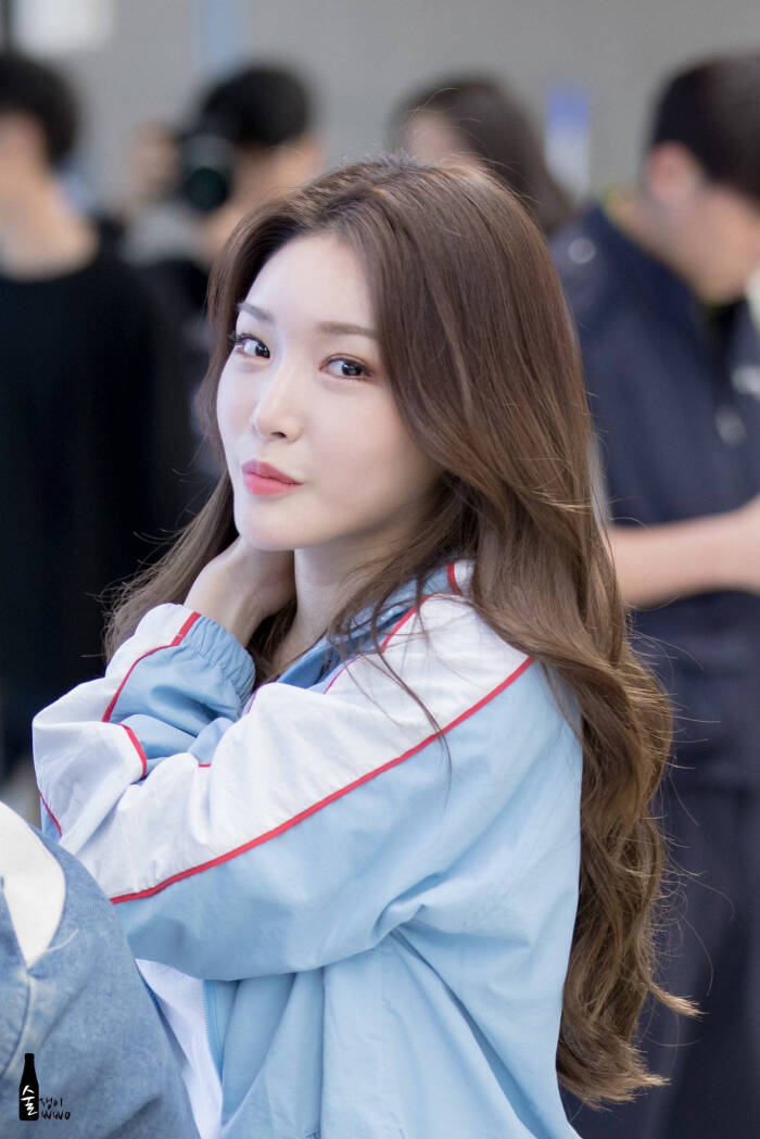  p>金请夏(         ,kim chung ha),原名金灿美(         ),1996年2