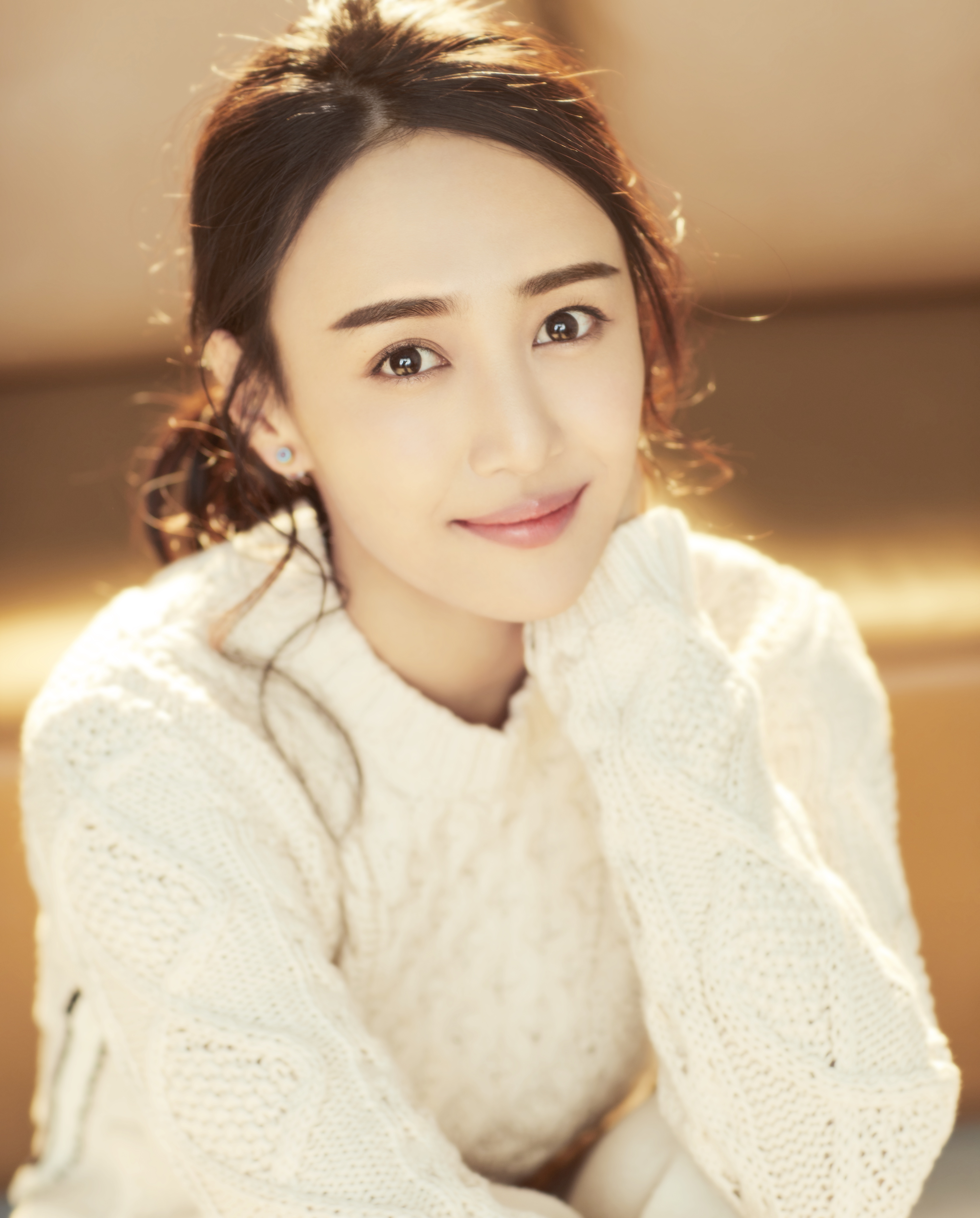  p>闫露娢,10月11日出生于北京,中国内地女演员.