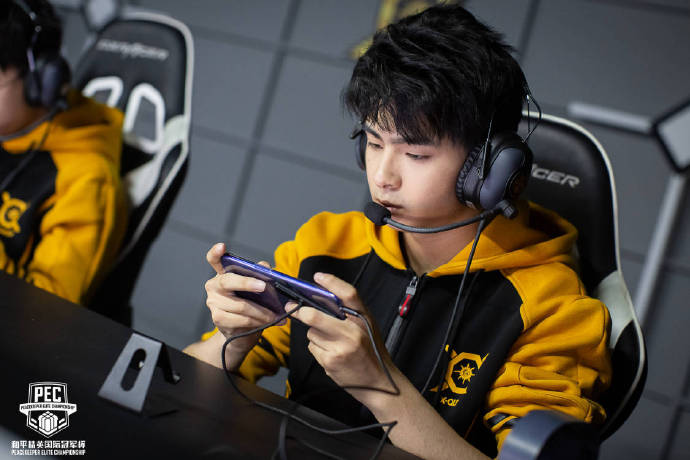  p data-id="gncngp7guc">朱伯丞(游戏id:伞兵/paraboy),2002年3月3日