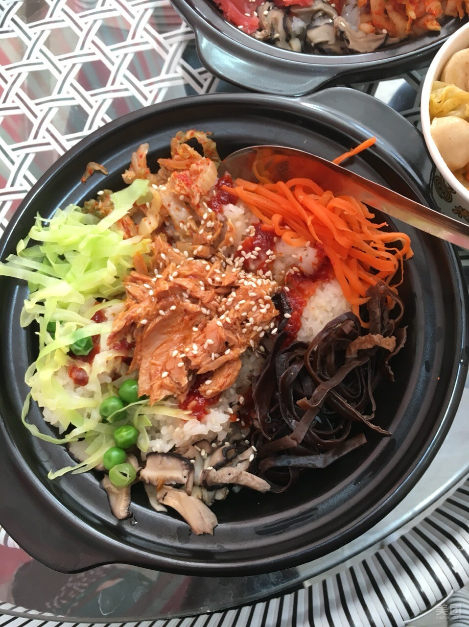 p>金枪鱼拌饭是一道主食,主料为金枪鱼,米饭. /p>