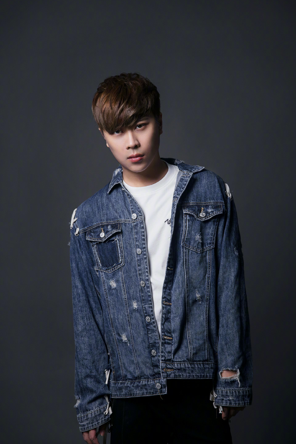  p>卢本伟 ,id为wh1t3zz,1993年8月11日出生于香港,前 a target="