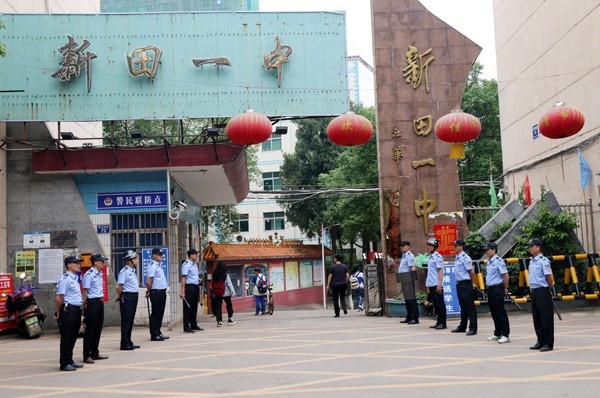  p data-id="gnhivlitkl">新田一中始建于1926年,坐落在秀峰山下,舂陵